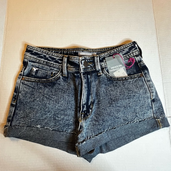 Cute bow shorts - Picture 1 of 8